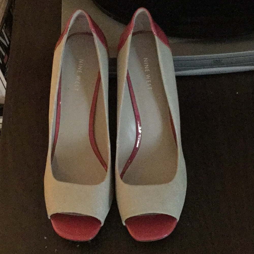 Peep toe shoes